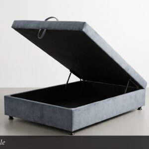 La Basecama Plegable es una solución práctica e inteligente para optimizar el espacio. Con un tapizado gris elegante y un sistema de apertura hidráulico suave, permite acceder a un amplio compartimento de almacenamiento bajo el colchón.